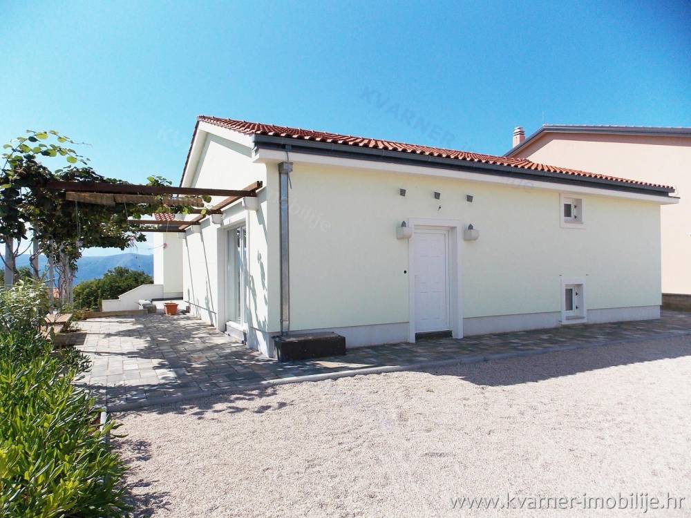 Houses for sale island of Krk / Towns Krk countryside, Šotovento area / New semi-detached ground floor house on quiet location with sea view!!