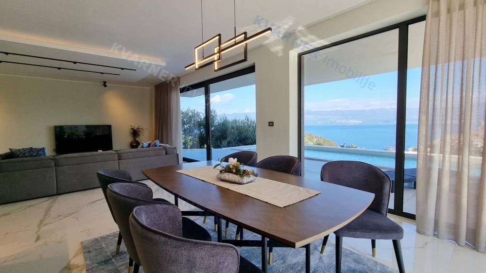 Luksuzna vila s sodobnim dizajnom, edinstvenim pogledom na morje!