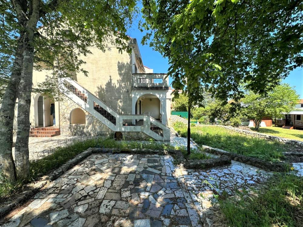 Semi-Detached House with Potential, only 300 m from the Sea! Malinska!
