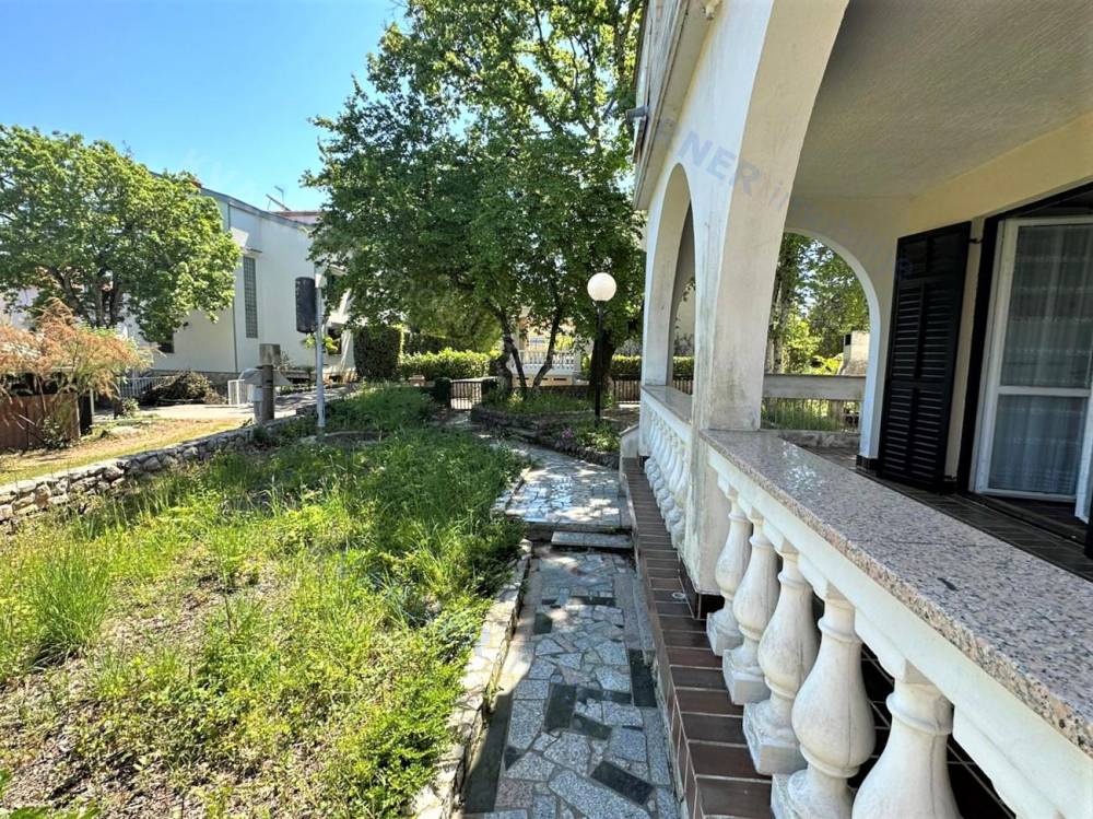 Semi-Detached House with Potential, only 300 m from the Sea! Malinska!