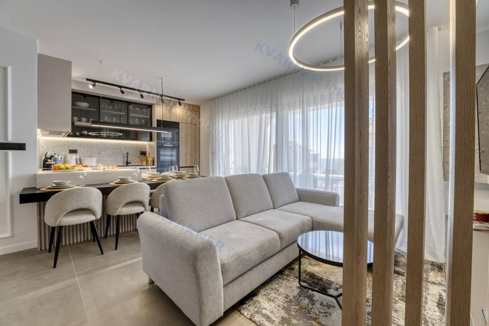 Erstklassiges, elegantes zweistöckiges Apartment in Krk!