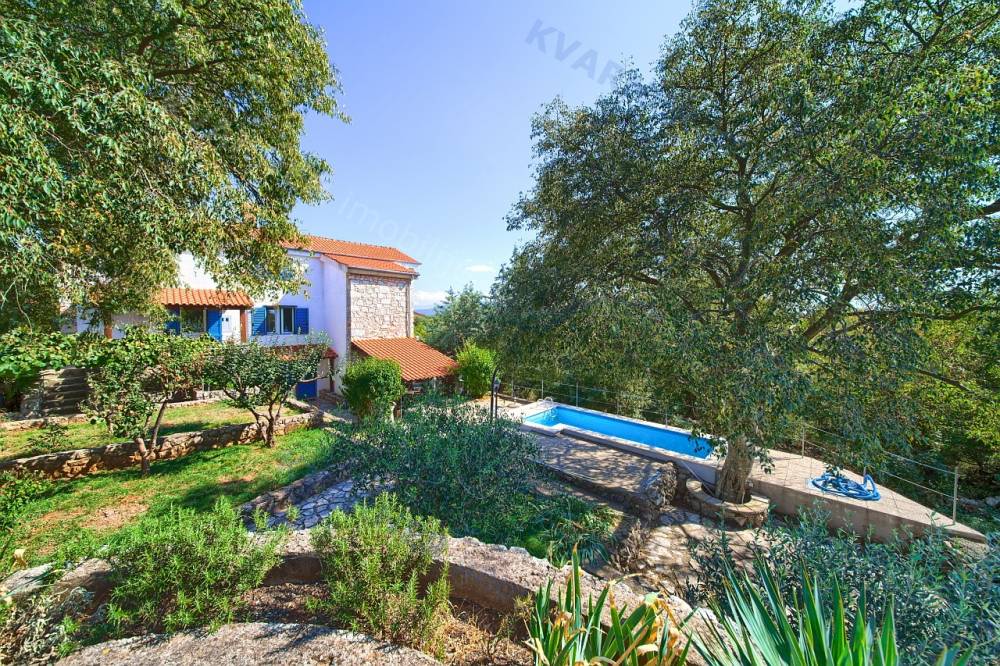 Opportunity! Beautifully renovated stone villa with a swimming pool in a peaceful location!