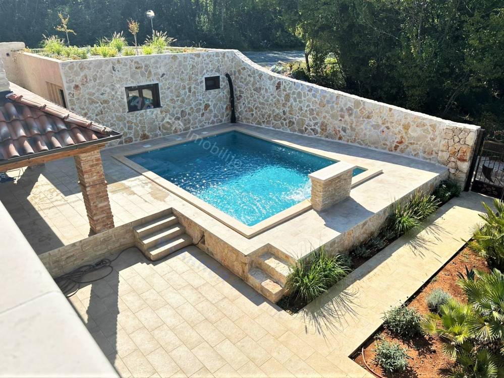 Rustic villa with a garden and a pool - Island of Krk