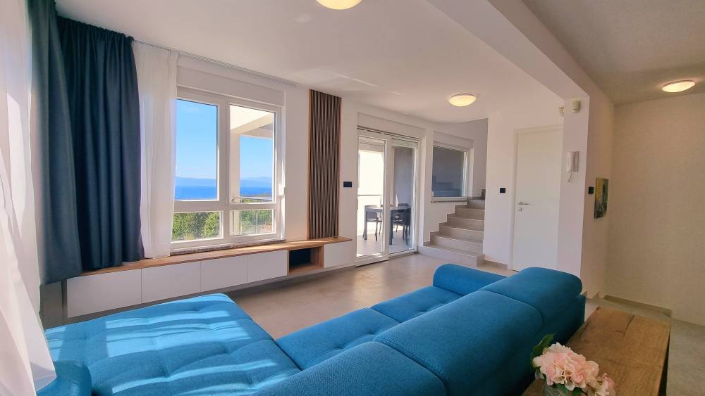 Apartman Njivice Prodaja-Blizu plaže-Pogled na more-Vrt