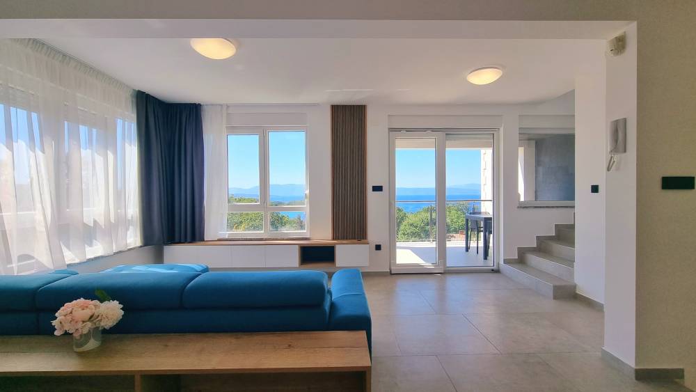 Apartman Njivice Prodaja-Blizu plaže-Pogled na more-Vrt