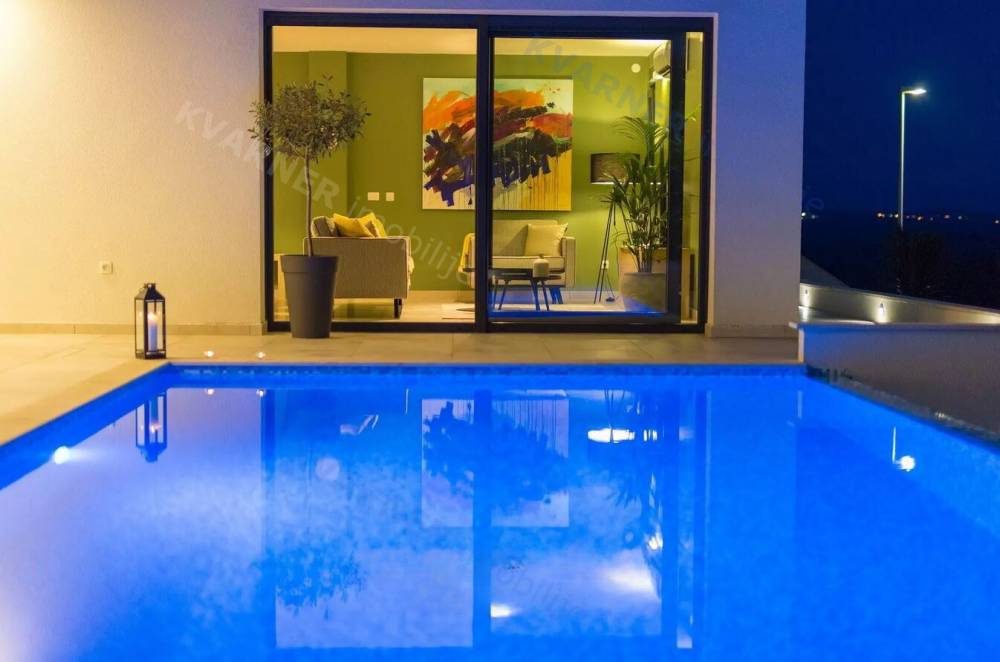 Freistehendes Haus mit Pool und Meerblick! Krk - zu verkaufen
