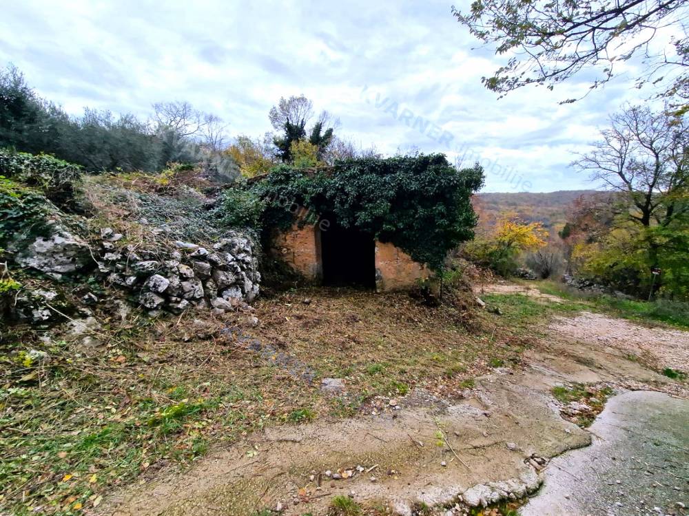 Dobrinj, antikes Anwesen zur vollständigen Renovierung mit Meerblick!