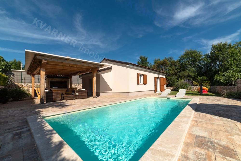 Freistehendes Haus mit Pool in ruhiger Lage - zum Verkauf!