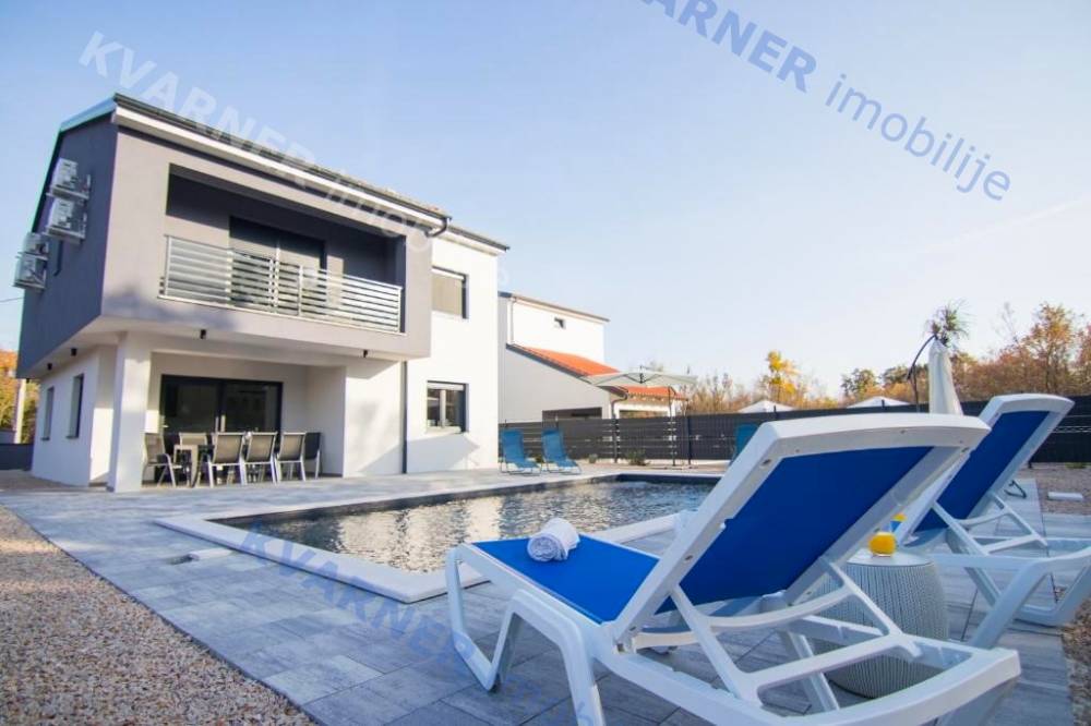 Na prodaj: nova hiša s bazenom na mirni lokaciji!