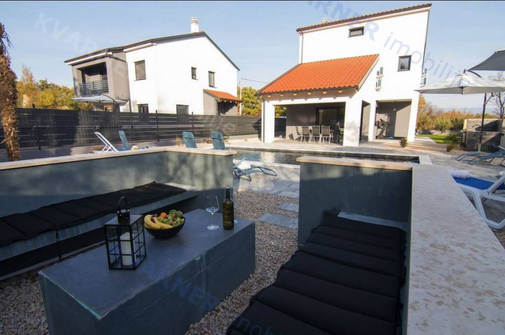 Zum Verkauf: ein neues Haus mit Pool an einem ruhigen Ort!