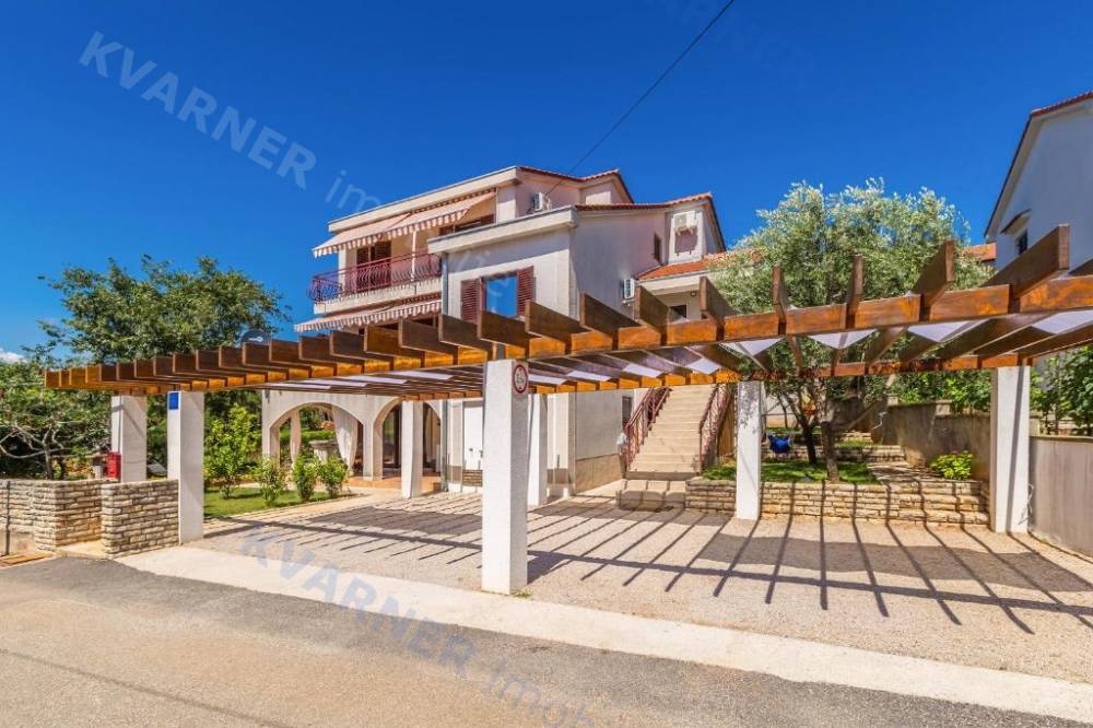 Krk, surroundings - detached house with 3 apartments in a peaceful location!