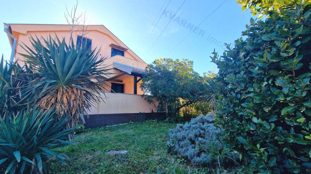 Detached house with two apartments in a peaceful location - for sale!