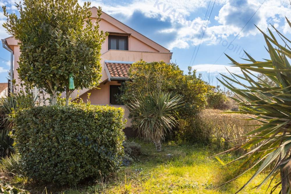 Detached house with two apartments in a peaceful location - for sale!