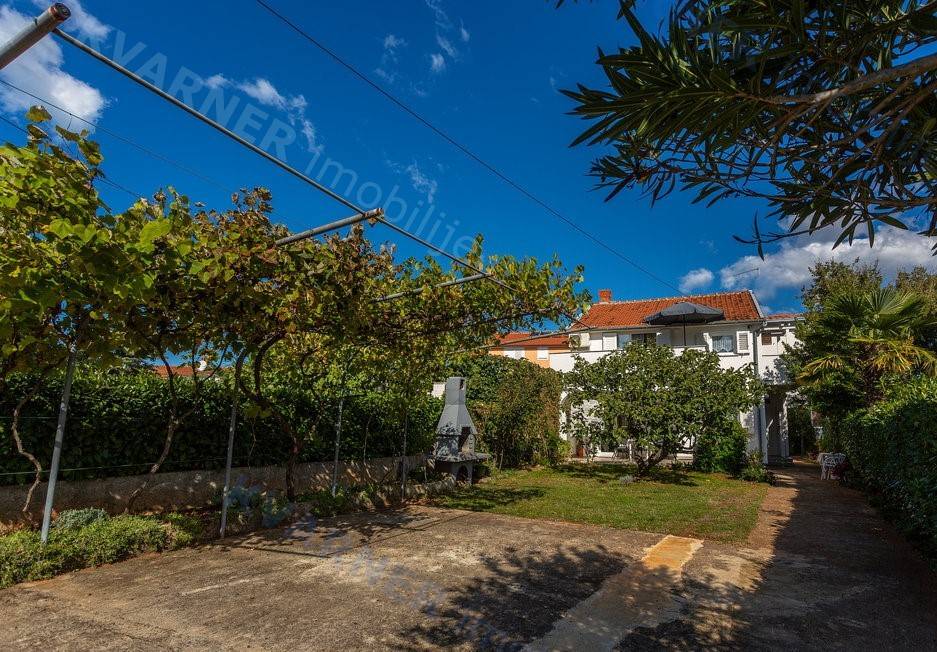 Malinska sale - 200 m from the sea, house with two apartments!