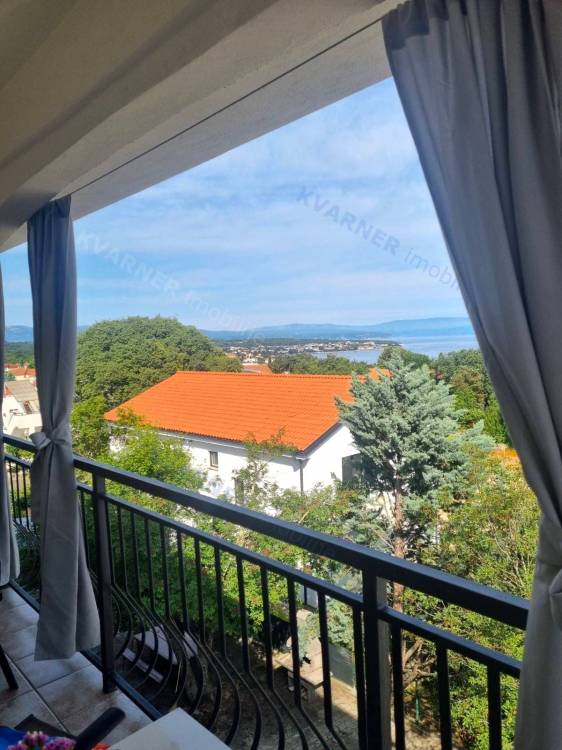 Malinska, prodaja čudovitega apartmaja s pogledom na morje!