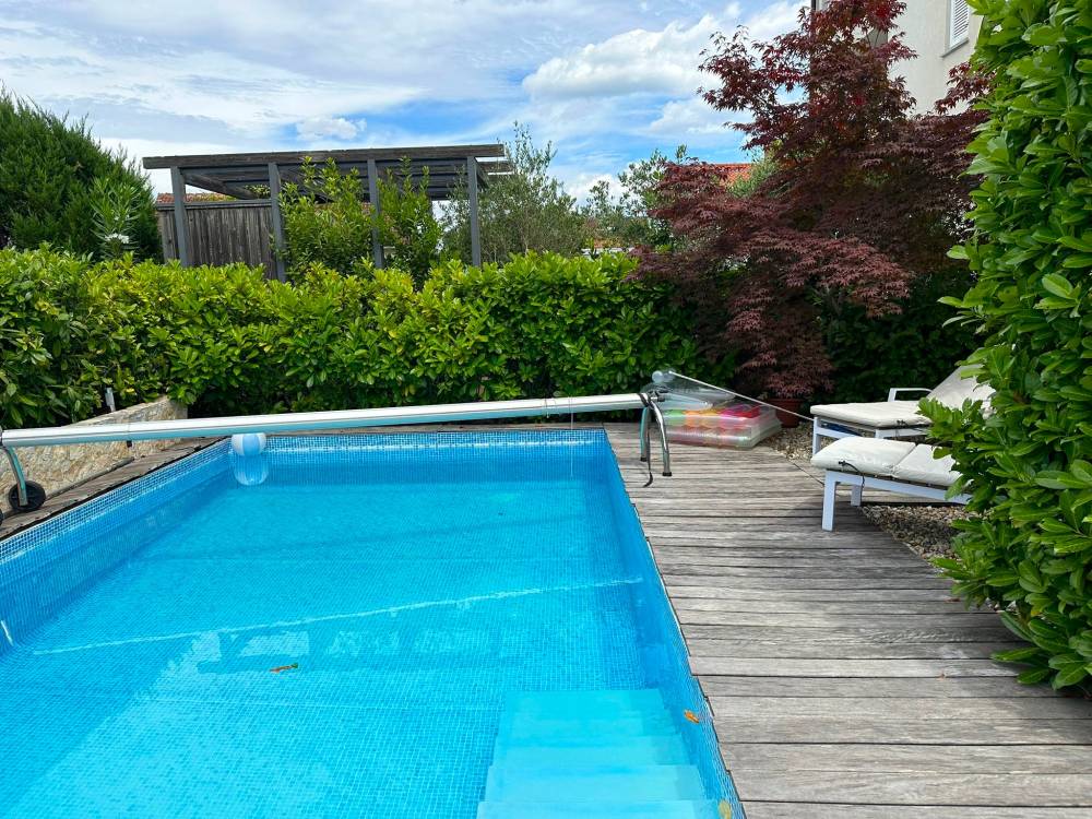 Apartment with a garden and pool 300 m from the sea - Malinska!