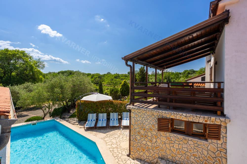 Freistehendes Haus mit 2 Wohneinheiten und Pool - Vrbnik!