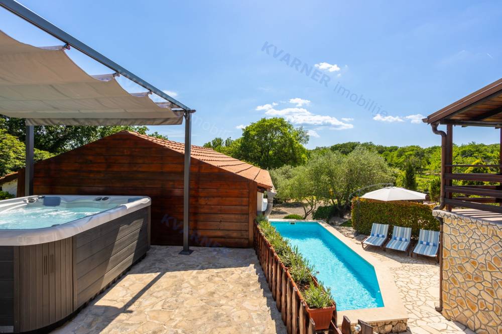 Freistehendes Haus mit 2 Wohneinheiten und Pool - Vrbnik!