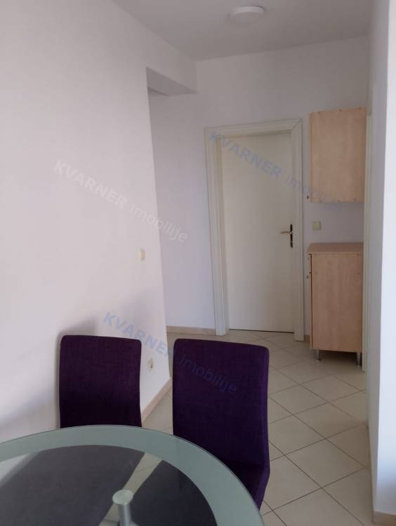 Apartman u prizemlju s okućnicom i pogledom na more!