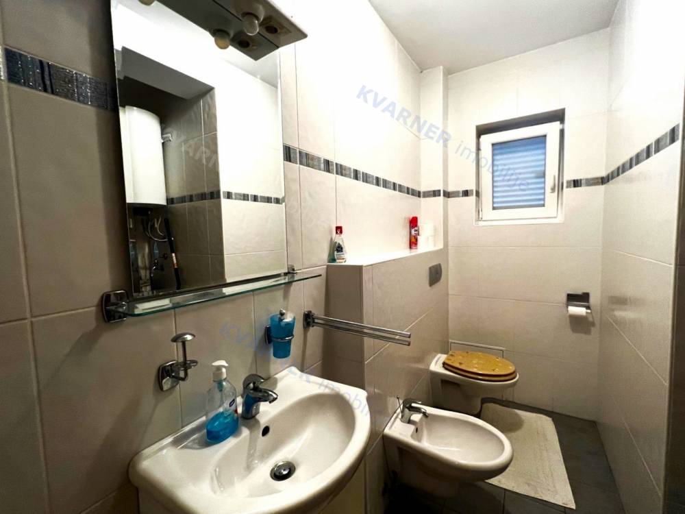 Prodaja, apartman u prizemlju s okućnicom!