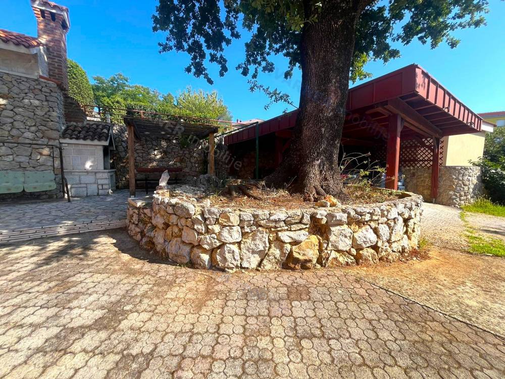 Erdgeschosswohnung mit Garten und Meerblick!