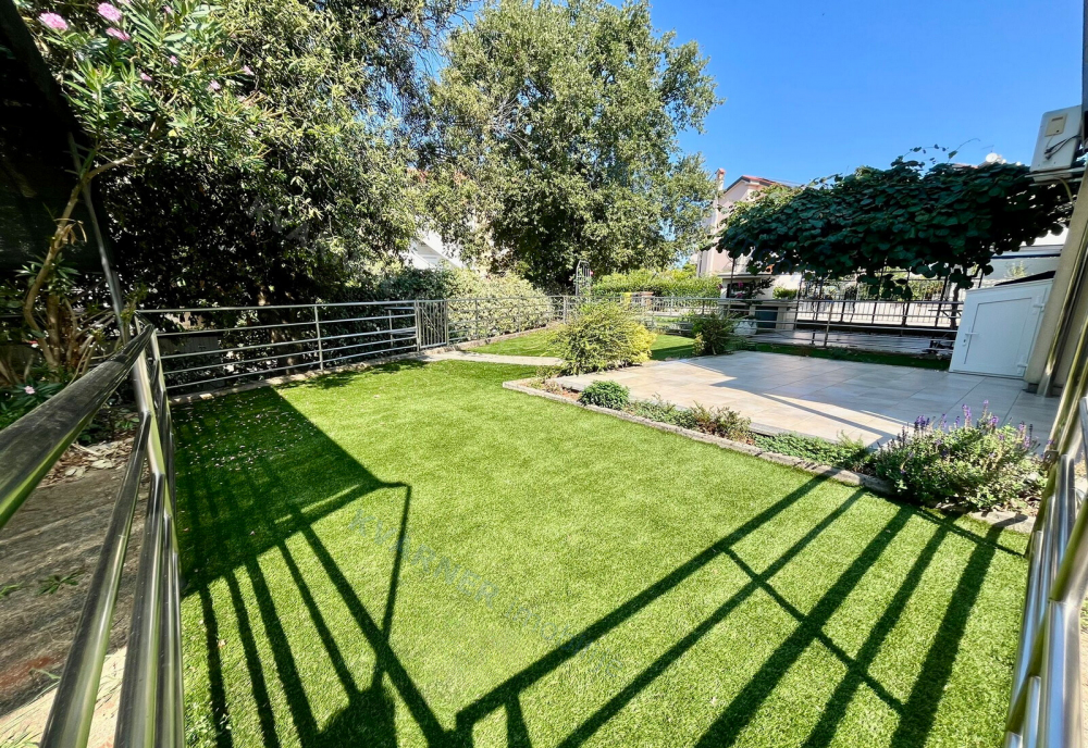 Ground Floor Apartment with a Garden!