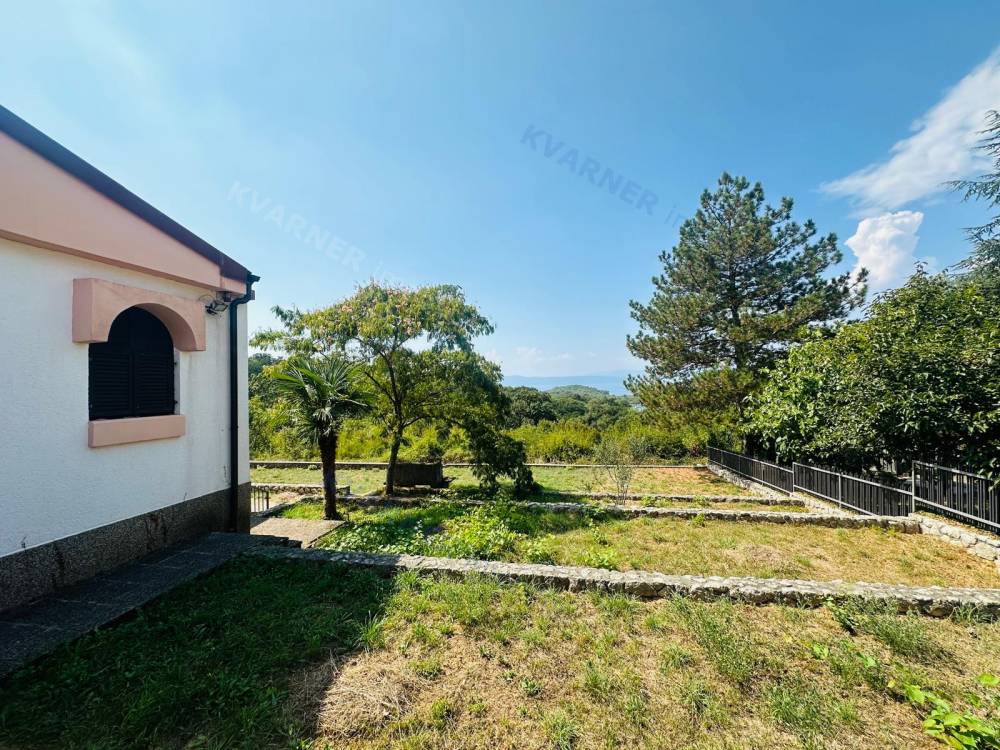 Njivice - Ein Haus mit Meerblick und großem Garten!