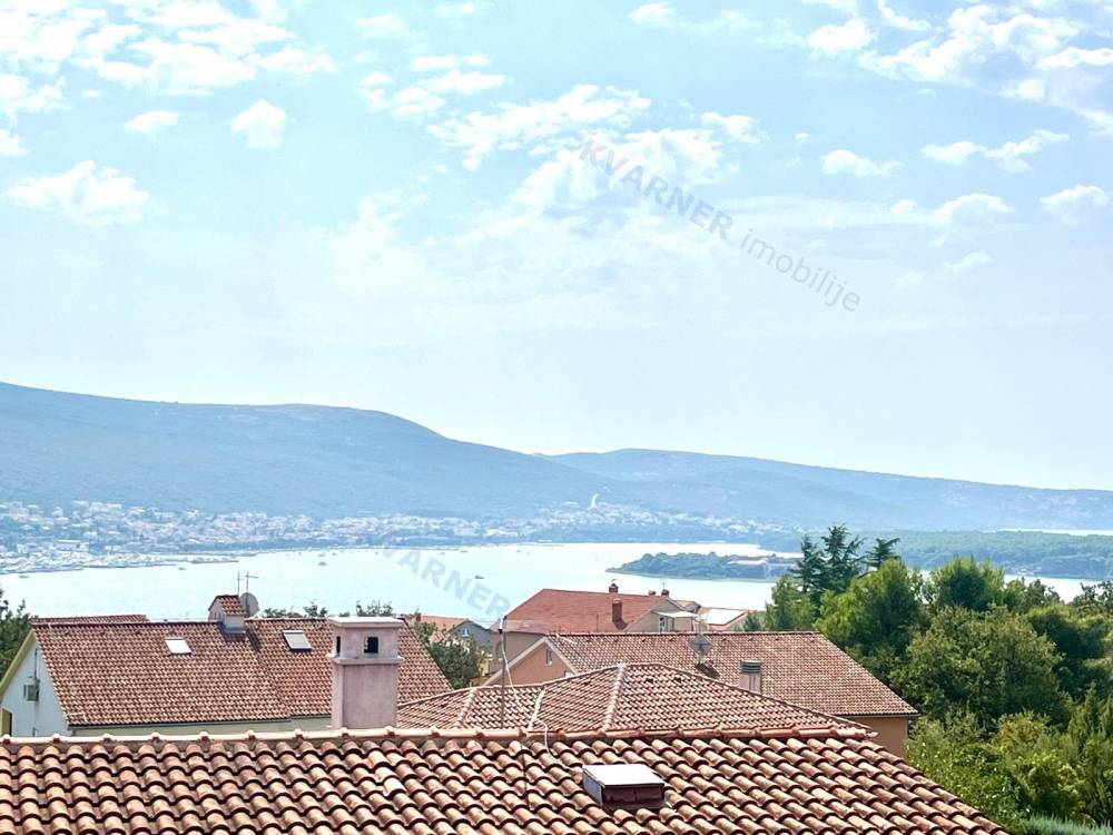 Einfamilienhaus mit Pool und Meerblick!