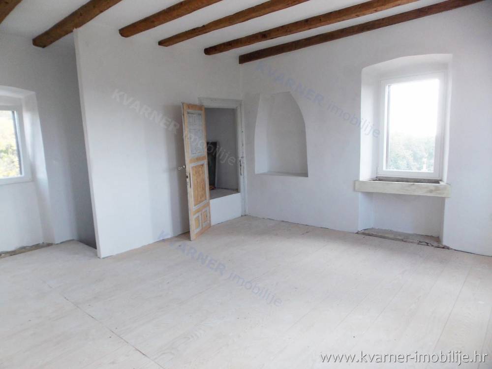 Partially renovated stone house with 2 separate flats and sea view!!