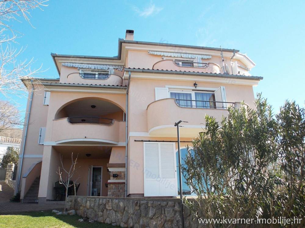 Immobilien kaufen in Crikvenica / Haus mit 4 Wohnungen, Garage und Panoramablick aufs Meer!!