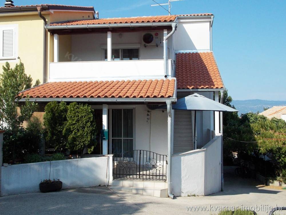 300 M FROM THE BEACH!! Furnished house with 3 separate apartments, big terraces and beautiful sea view!!