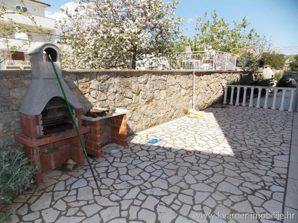 Semi-detached house in Kornić with 3 apartments and open sea view!!