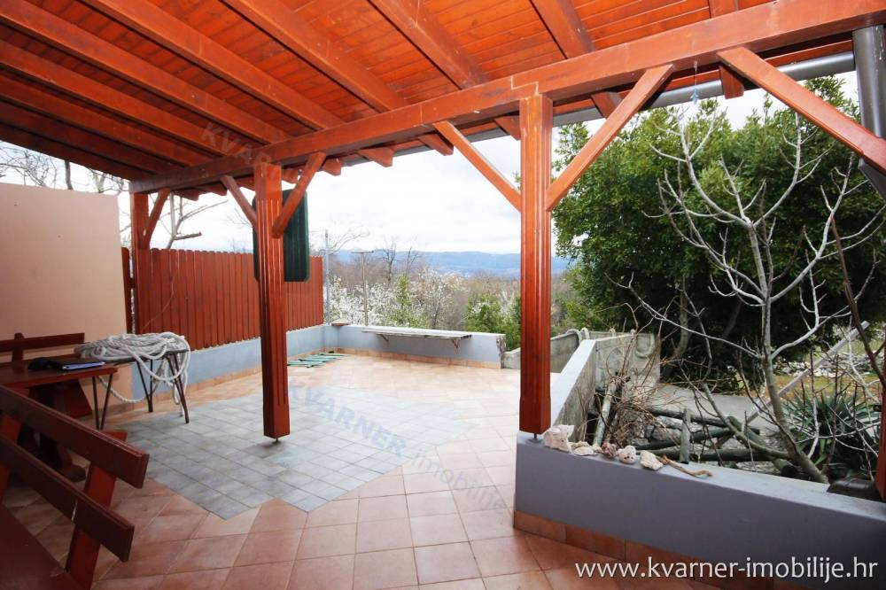 Duplex-Steinhaus in ruhiger Lage mit einem großen Garten von 1.700 m²!!