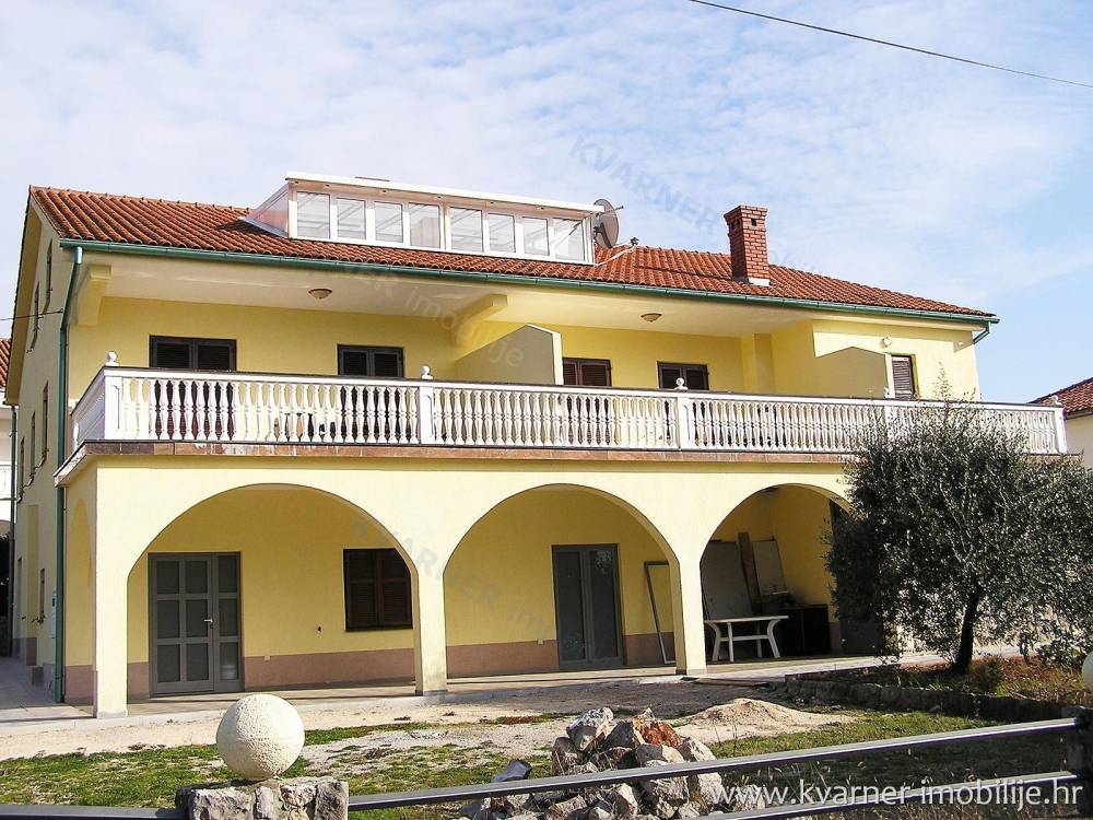 Häuser Malinska Verkauf / Freistehendes Haus auf der Insel Krk eignet sich für Tourismus-Geschäft in Malinska!!