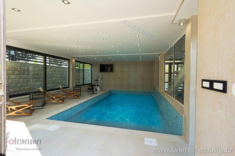 EKSKLUZIVNO!! Nova vila na mirnoj lokaciji sa saunom, teretanom, unutarnjim i vanjskim bazenom!!