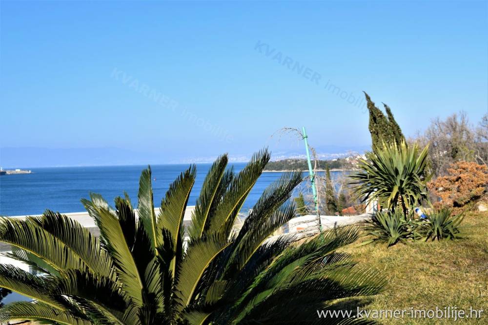 60 M FROM THE BEACH!! Detached house with garage, large terrace and panoramic view on the sea!!