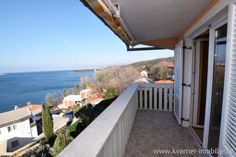 60 M VOM STRAND!! Einfamilienhaus mit Garage, großer Terrasse und Panoramablick auf das Meer!!