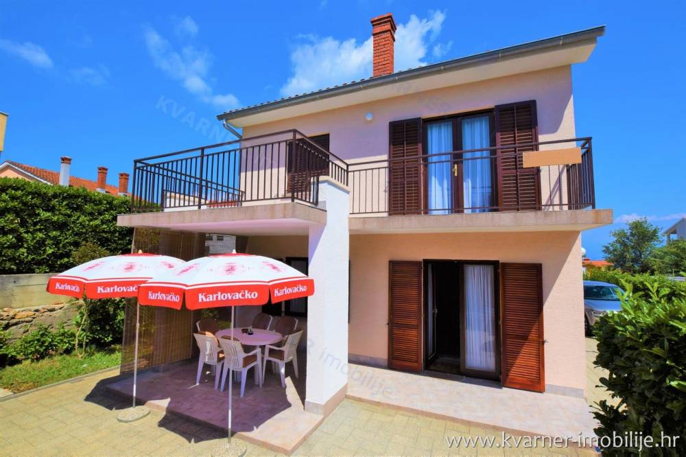 Detached house in Malinska near the beach with large terraces, 4 bedrooms and beautifully landscaped garden!