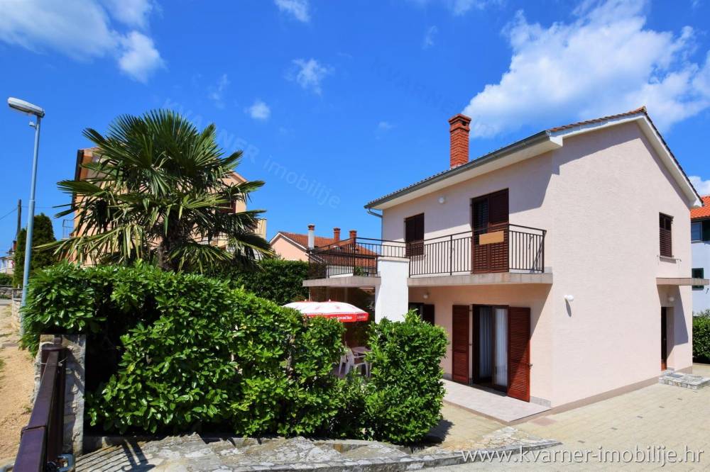 Detached house in Malinska near the beach with large terraces, 4 bedrooms and beautifully landscaped garden!