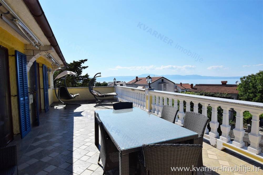 NJIVICE! Detached house with swimming pool and open sea view!