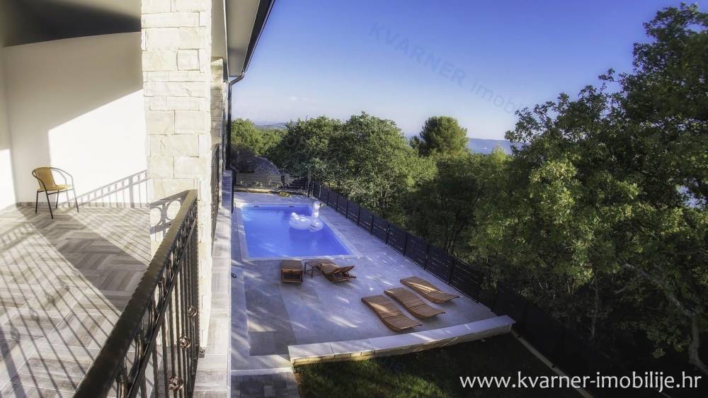 Nova opremljena samostojna vila z bazenom, velikimi terasami in panoramskim pogledom na morje!!
