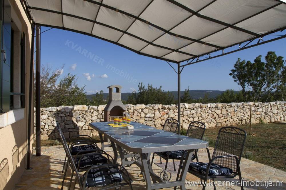 Island KRK -Exclusive! House with swimming pool and beautiful garden in a quiet location!