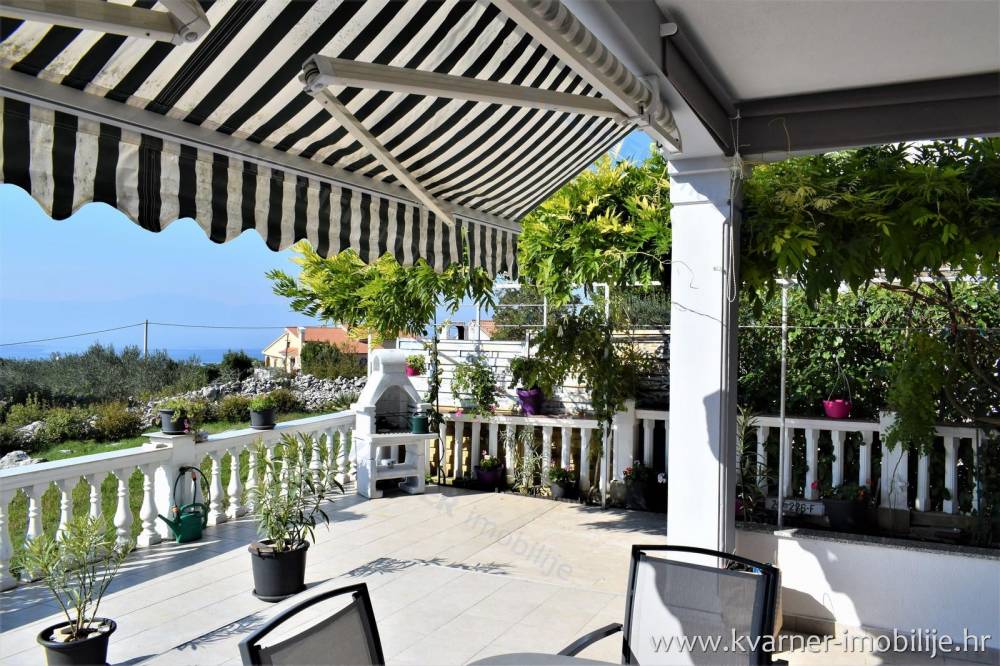 OPPORTUNITY!! Renovated semi-detached house in a quiet location with open view to the sea!!