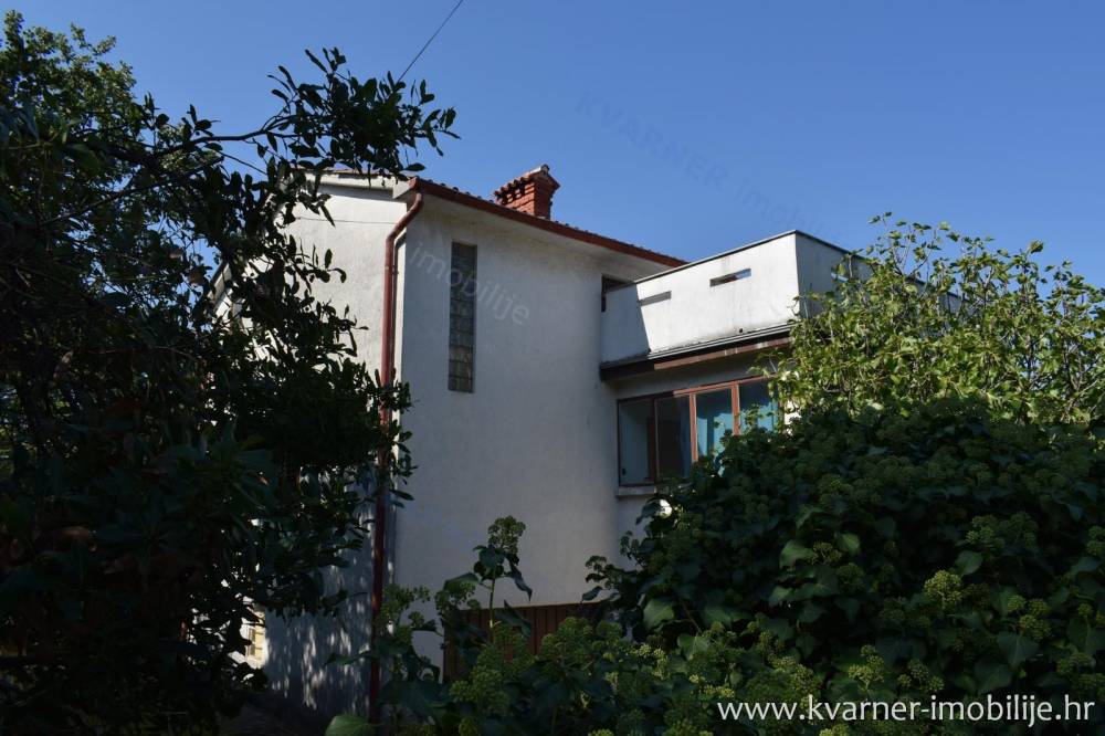 Detached house in Malinska on a quiet location overlooking the sea!! Possibility of adaptation for 4 residential units!!