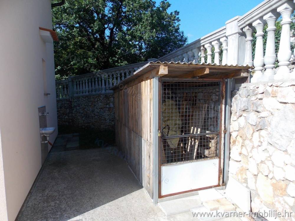 Detached house of 2 apartments on a quiet location above Crikvenica!