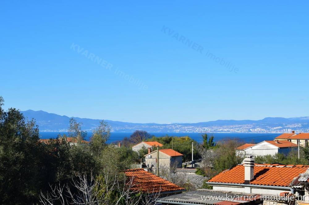 Apartment house for adaptation with 3 apartments in a quiet location near Malinska with fantastic sea view!