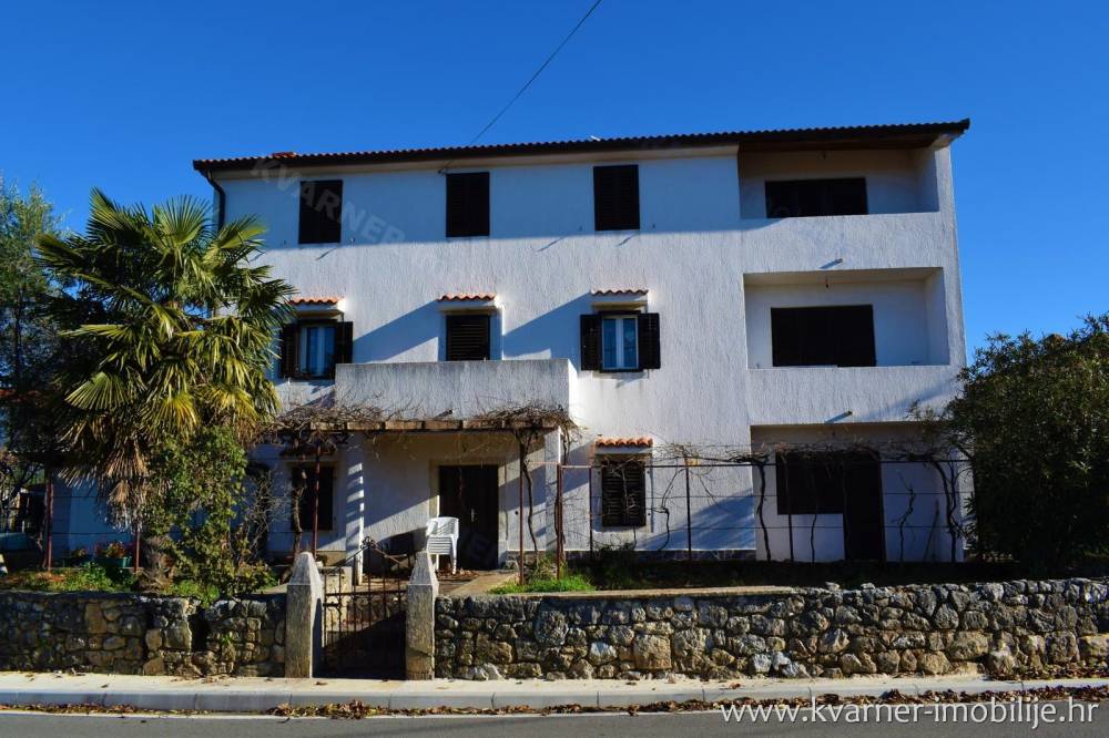 Apartment house for adaptation with 3 apartments in a quiet location near Malinska with fantastic sea view!