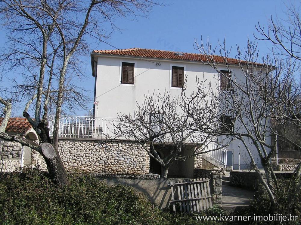 Haus zum Verkauf Insel Krk / Kroatien Immobilien Kauf / Freistehendes Steinhaus mit großem Garten!!