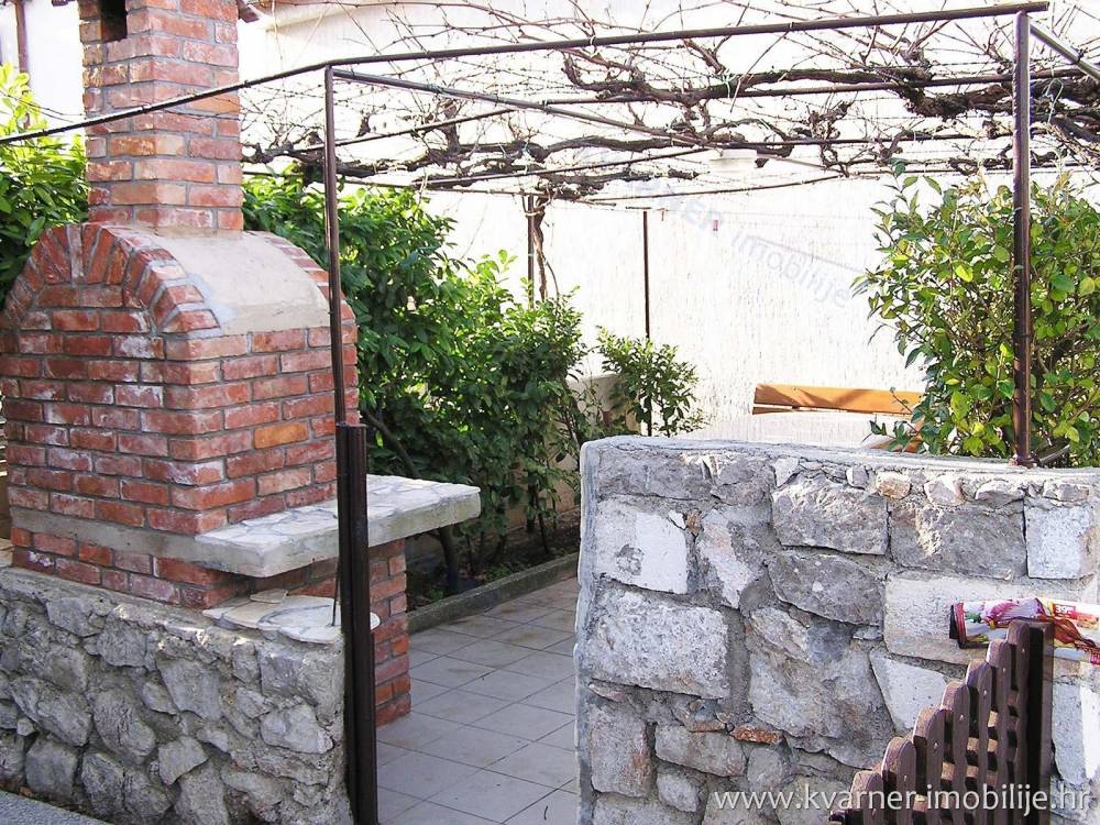 Immobilien Punat Verkaufen / Renoviertes Steinhaus mit kleinem Garten zu verkaufen im Zentrum von Punat!!