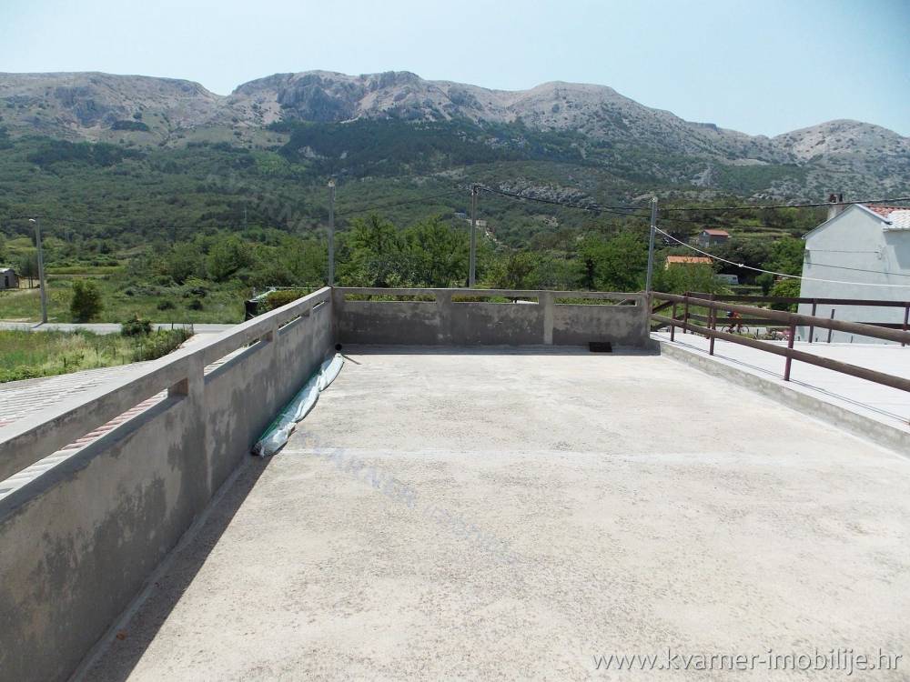 Stone houses for sale in Baška / Stone house with 3 separate flats, 3 large terraces, garden and tavern!!